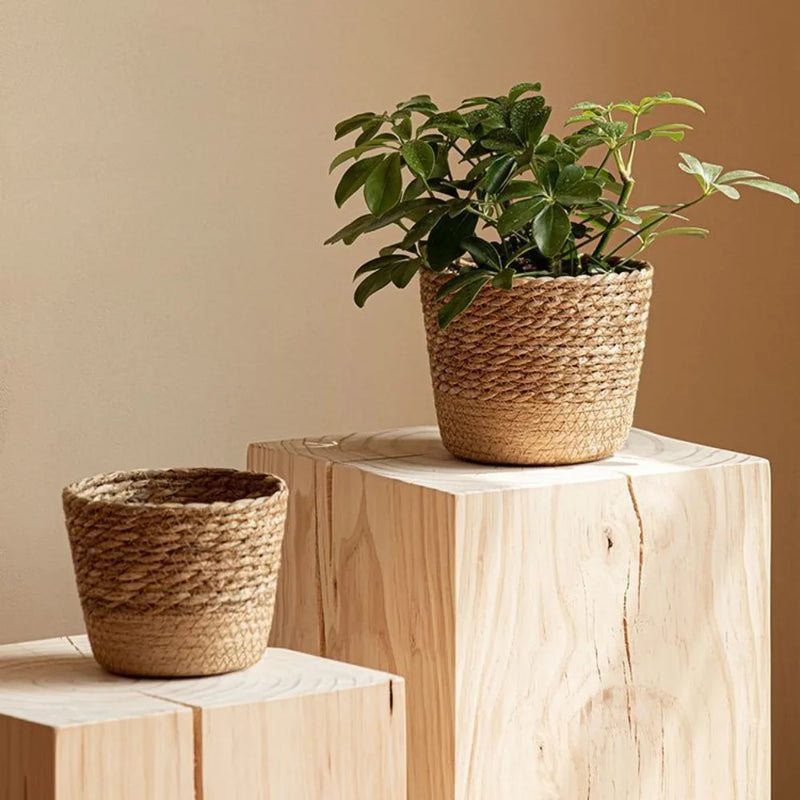 Cesto Floreira Artesanal de Palha e Rattan – Vaso Decorativo de Vime para Jardim e Armazenamento