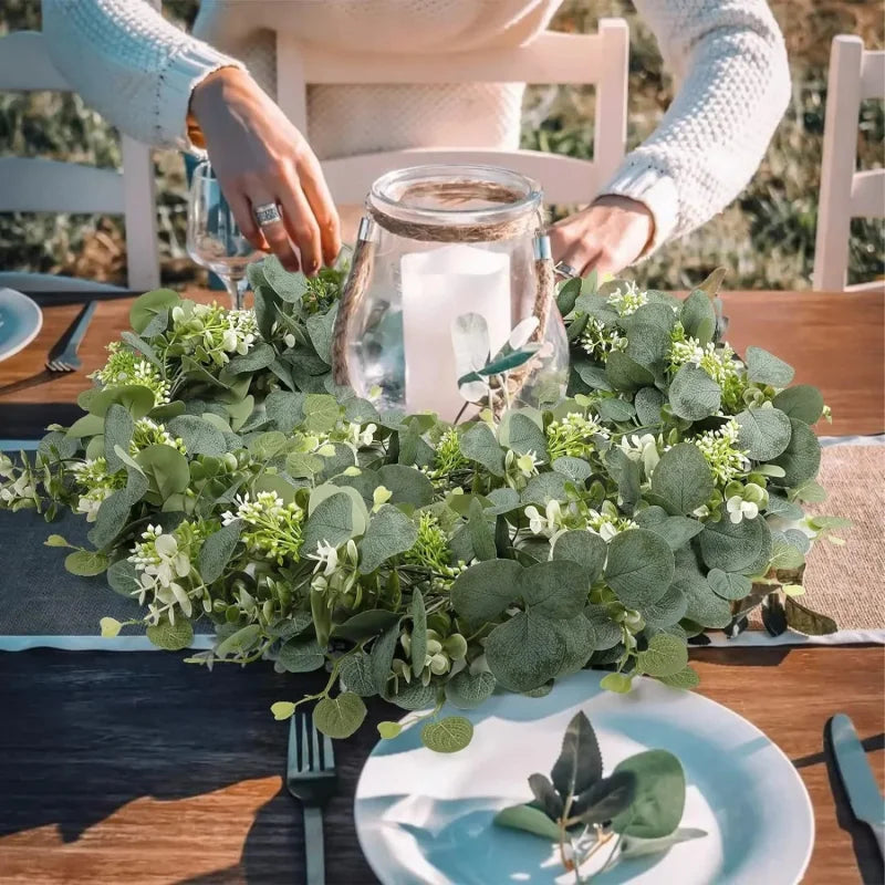 Guirlanda de Folhas de Eucalipto Artificial com Flores Brancas